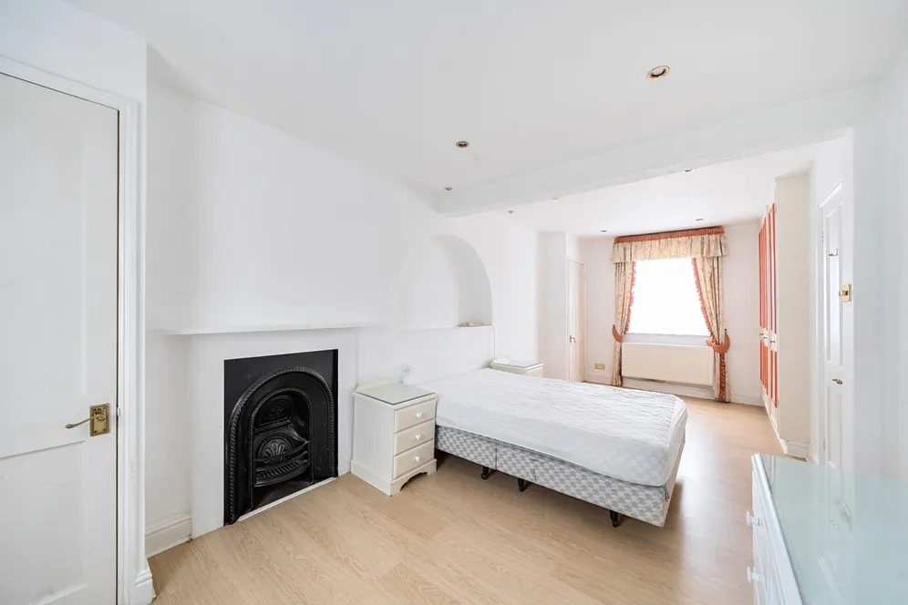 Highfield Road London NW11 photo 10