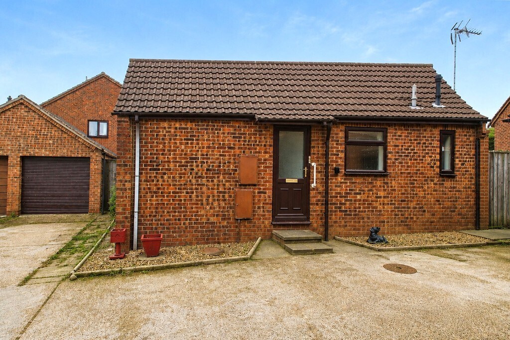 Cannell Road, Loddon Image 1