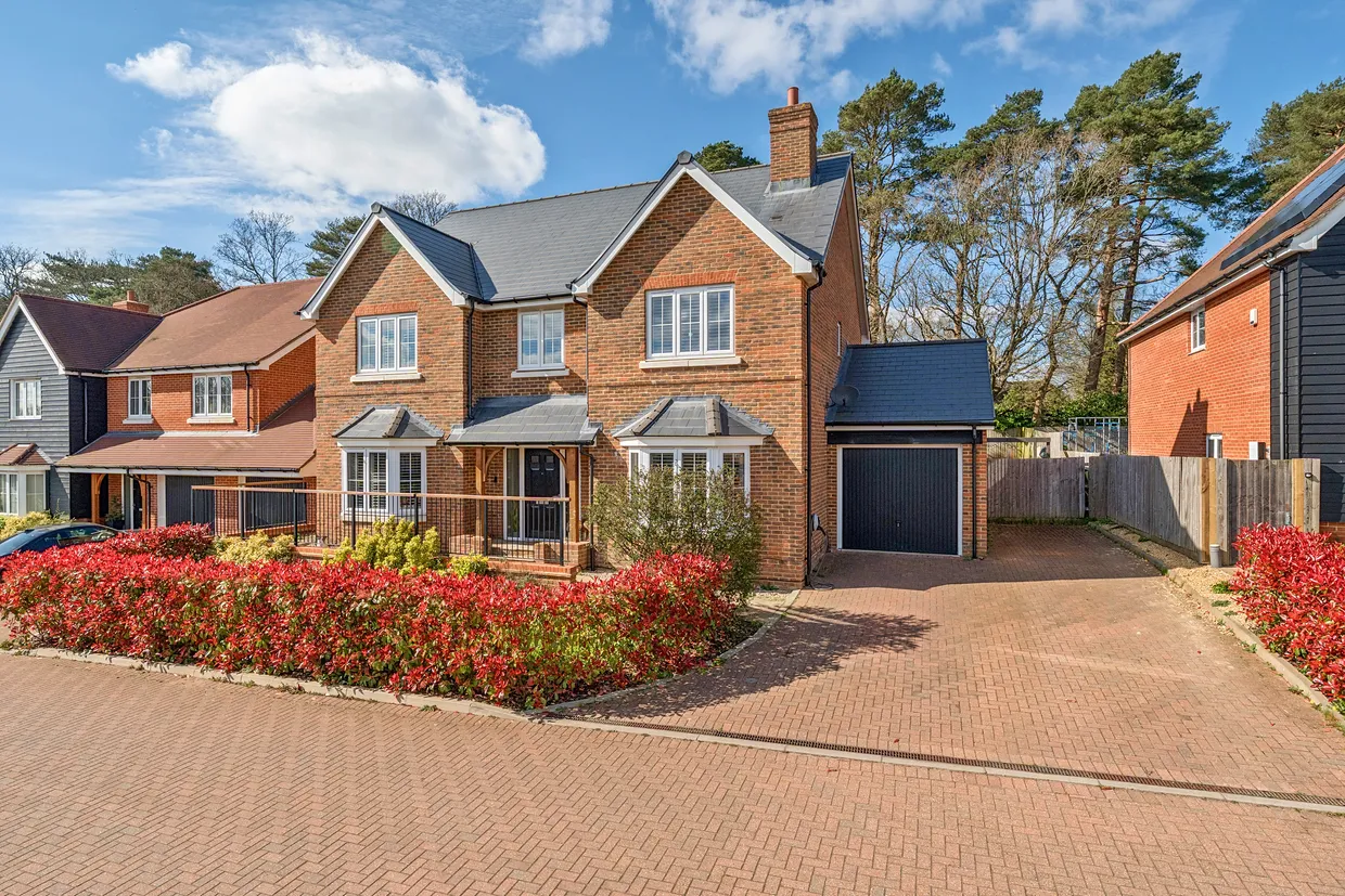 Baker Oats Drive, Farnham, GU10 photo 1