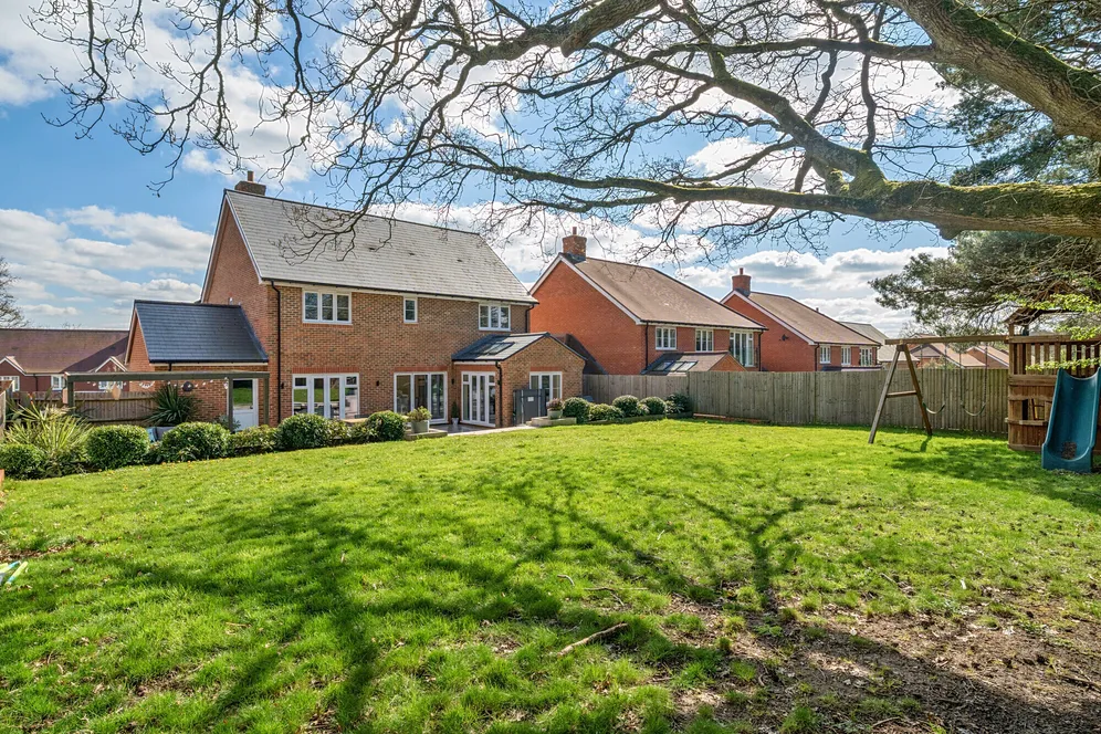Baker Oats Drive, Farnham, GU10 photo 8