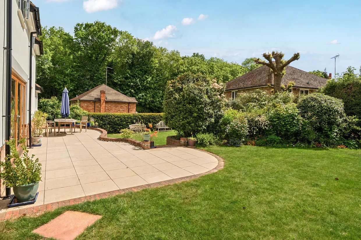 North Park, Gerrards Cross, SL9 photo 2
