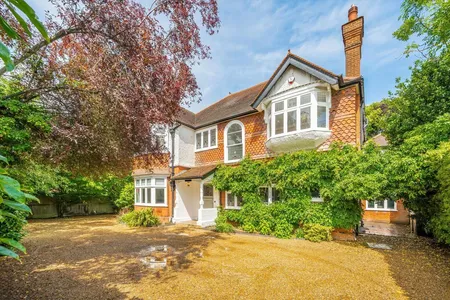 Mayfield Road, Weybridge, KT13