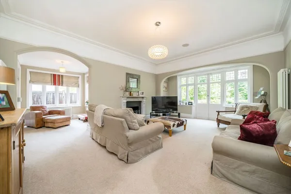 Mayfield Road, Weybridge, KT13 photo 2