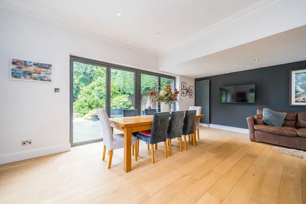 Mayfield Road, Weybridge, KT13 photo 4