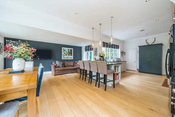 Mayfield Road, Weybridge, KT13 photo 5