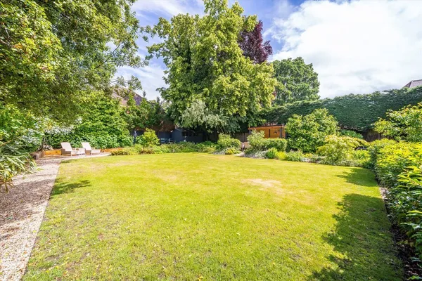 Mayfield Road, Weybridge, KT13 photo 16