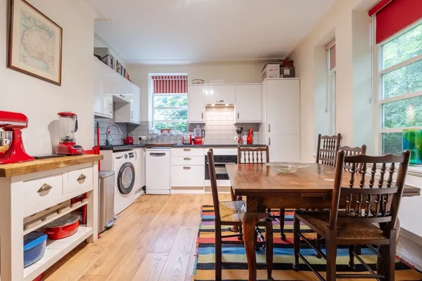 Linnet House L8