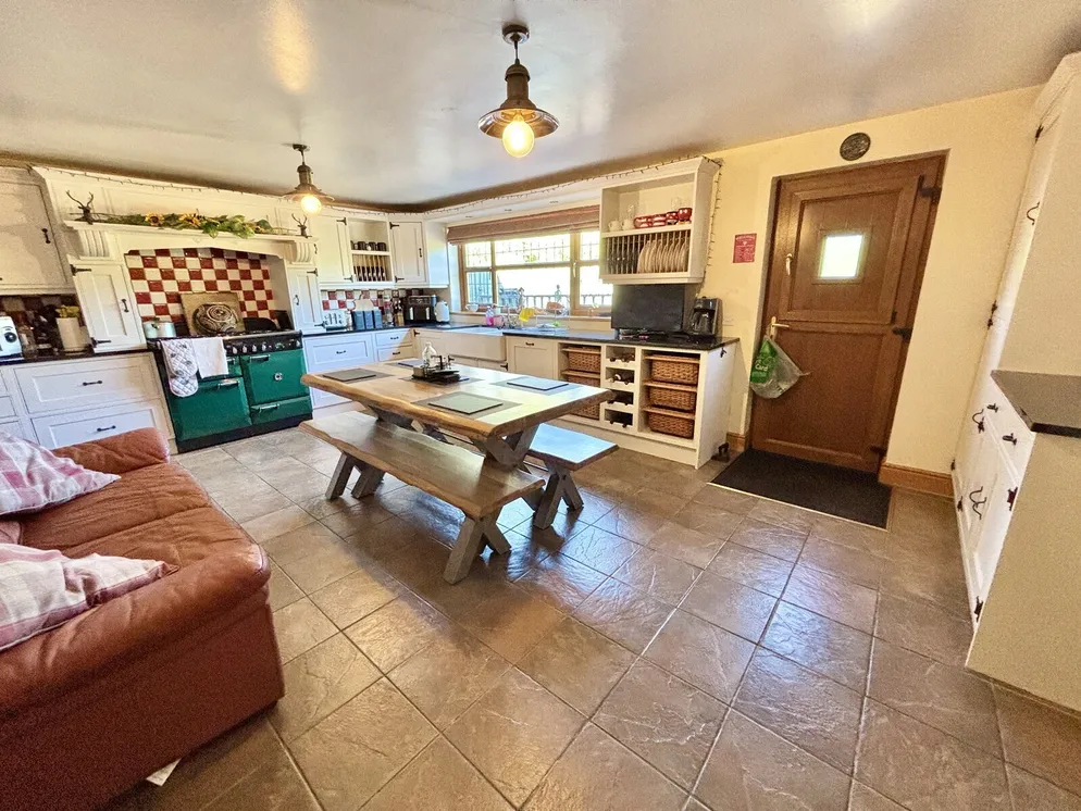 Property carousel item 9