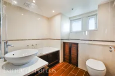 Winterfold Close, London