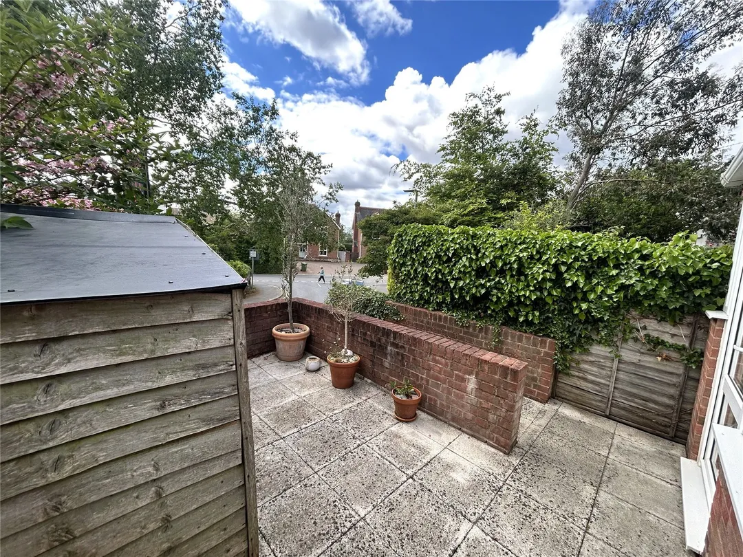 https://mr0.homeflow-assets.co.uk/files/photo/image/47509/8592/_x_/OCL260019_08.jpg