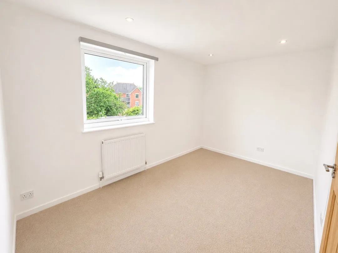 https://mr0.homeflow-assets.co.uk/files/photo/image/47509/8608/_x_/OCL260019_06.jpg