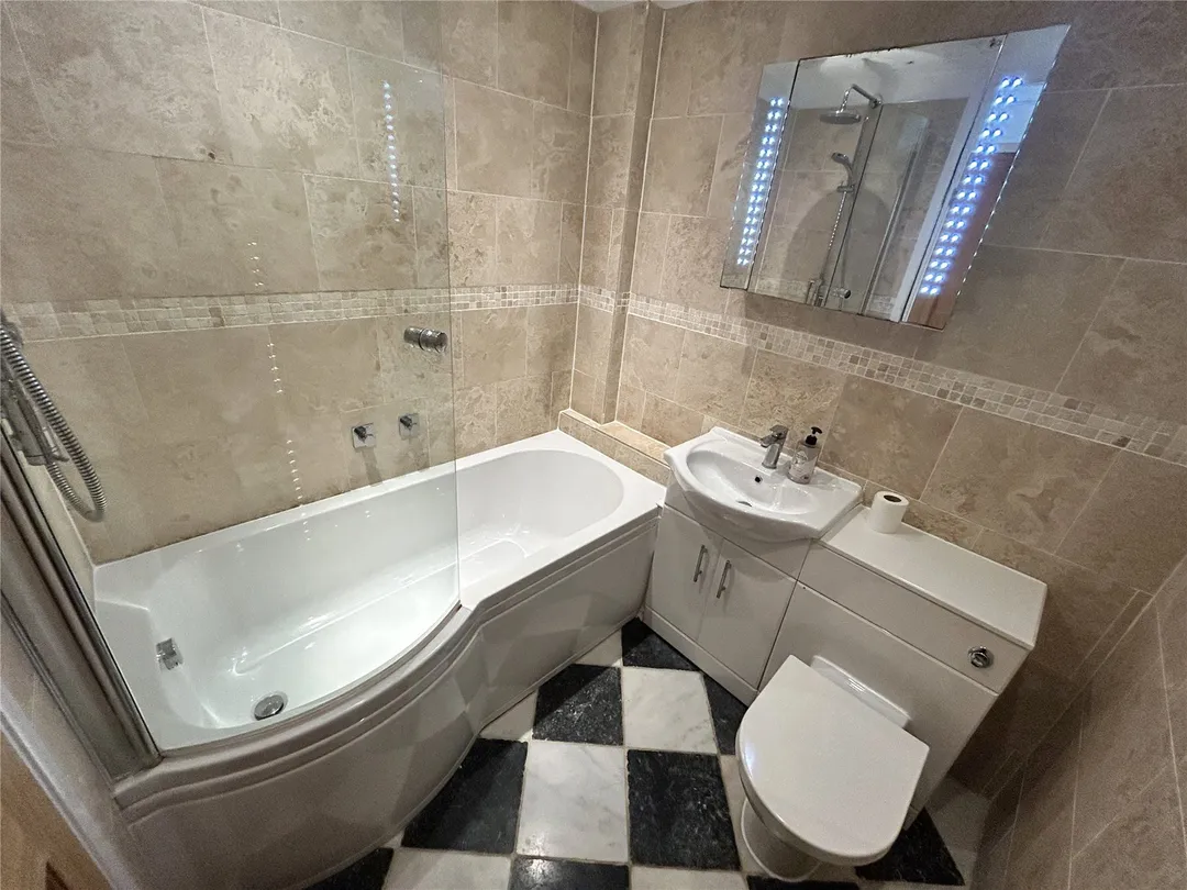 https://mr0.homeflow-assets.co.uk/files/photo/image/47509/8615/_x_/OCL260019_09.jpg