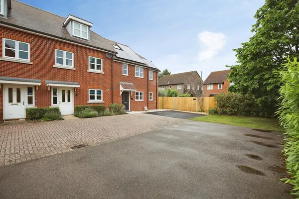Pentons Close, Holybourne, Alton, Ham...