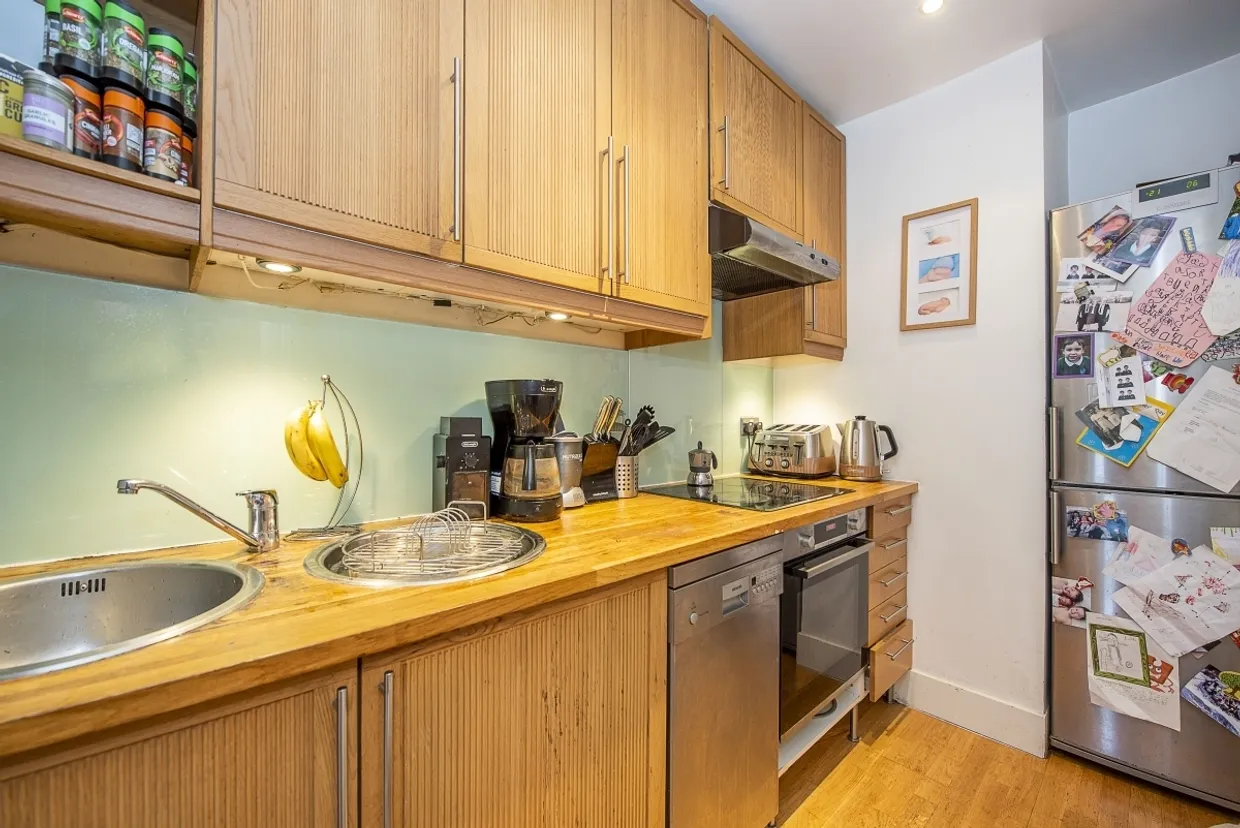 Macaulay Road London SW4 photo 4