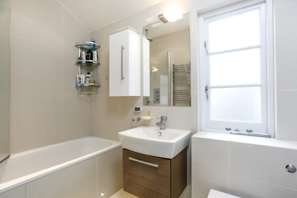 Caversham Road Kingston upon Thames KT1 photo 4
