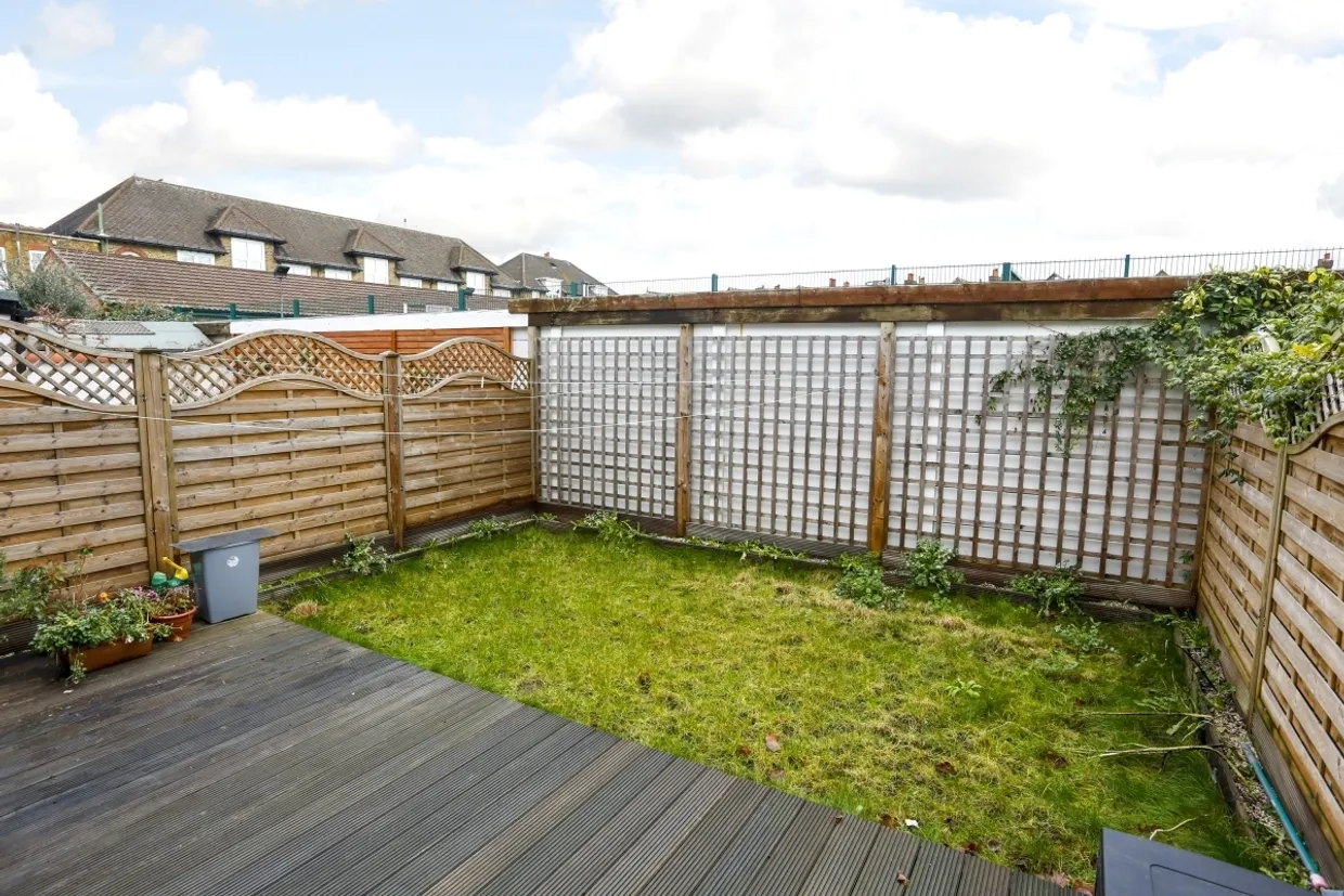 Caversham Road Kingston upon Thames KT1 photo 10