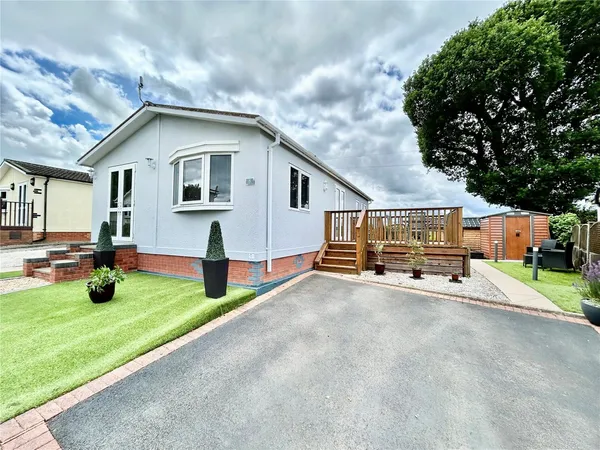 Ashbourne Square, Wood End, Atherston...