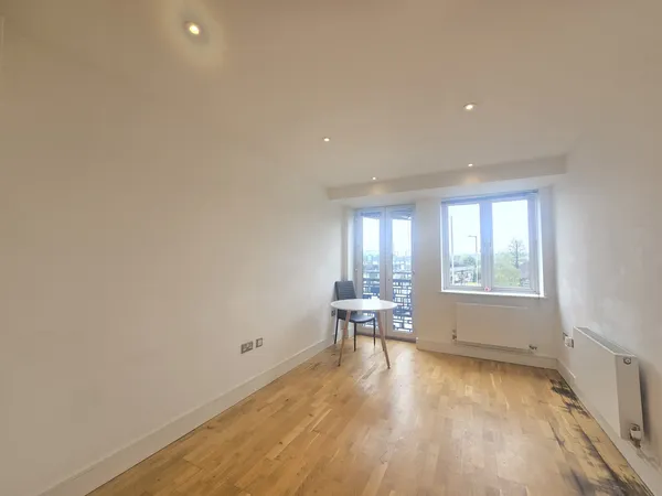Burlington House, Waltham Cross, EN8