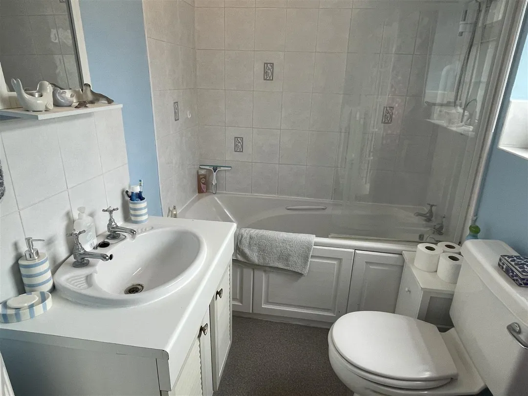https://mr0.homeflow-assets.co.uk/files/photo/image/47514/3986/_x_/1Mv5tFGKzE6K5tpedT8VEg.jpg