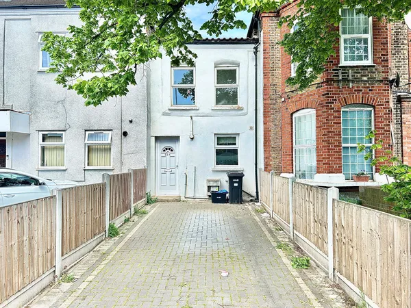 Cameron Road, Seven Kings IG3