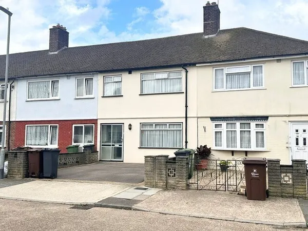 Cranmer Gardens, Dagenham, RM10