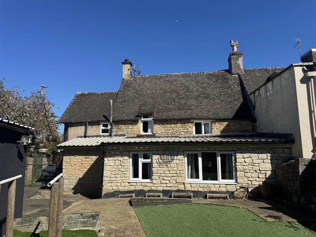 https://mr0.homeflow-assets.co.uk/files/photo/image/47516/0119/_x_/CgkqxNRZG0WkTWueSpnfNQ.jpg