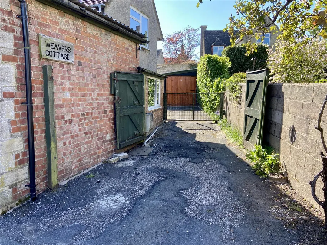 https://mr0.homeflow-assets.co.uk/files/photo/image/47516/0121/_x_/S2LKkLcDxky1Rxn2cLaB-g.jpg