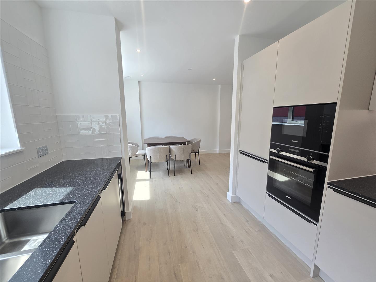 Langham Grove, Greenwich, London Image 5