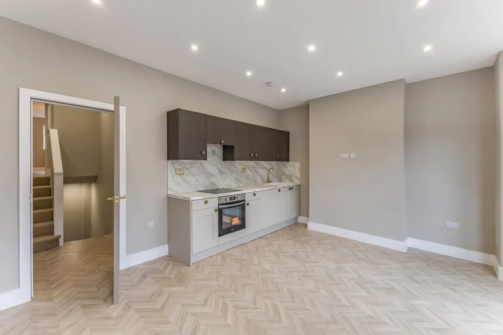 Ostade Road London SW2 photo 3