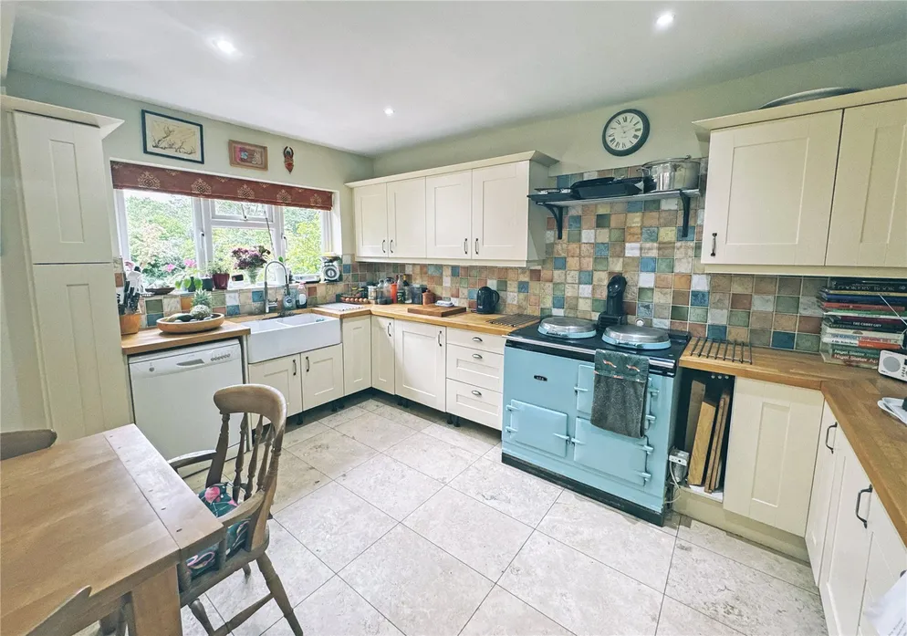 Property carousel item 4