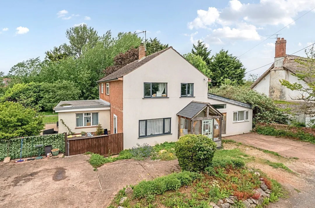 https://mr0.homeflow-assets.co.uk/files/photo/image/47516/4772/_x_/TOP260134_23.jpg