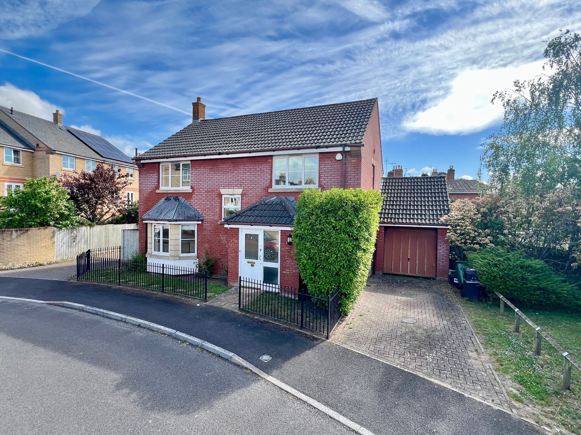 Richmond Green, Taunton - NO onward chain! Image 1