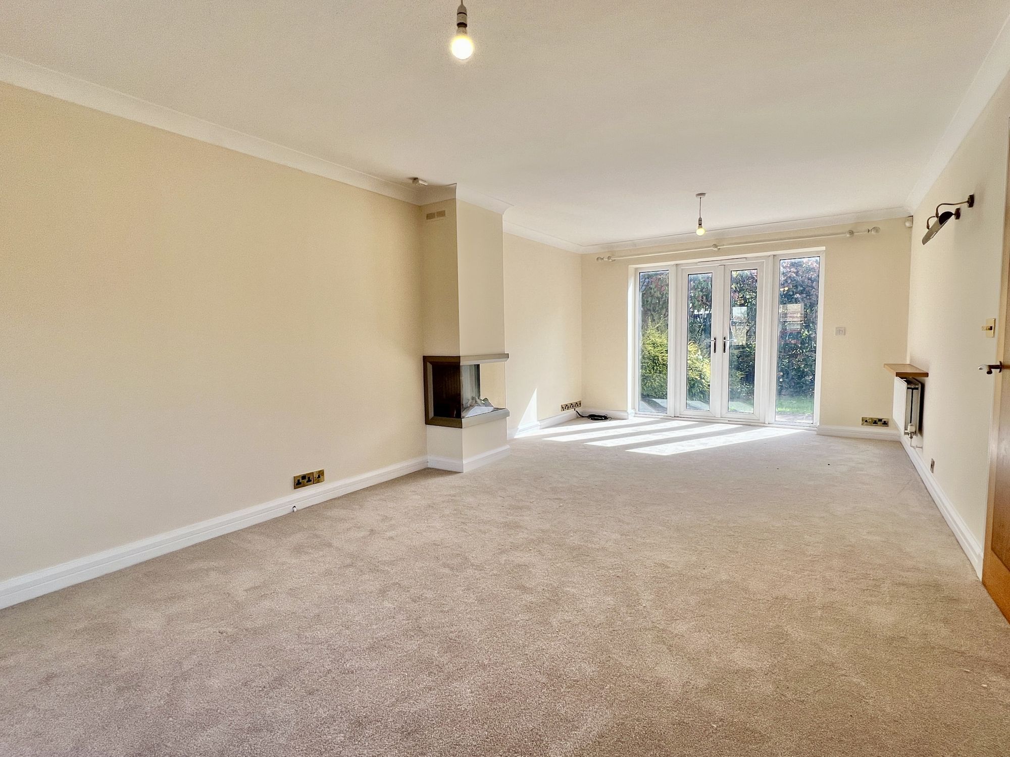 Richmond Green, Taunton - NO onward chain! Image 8