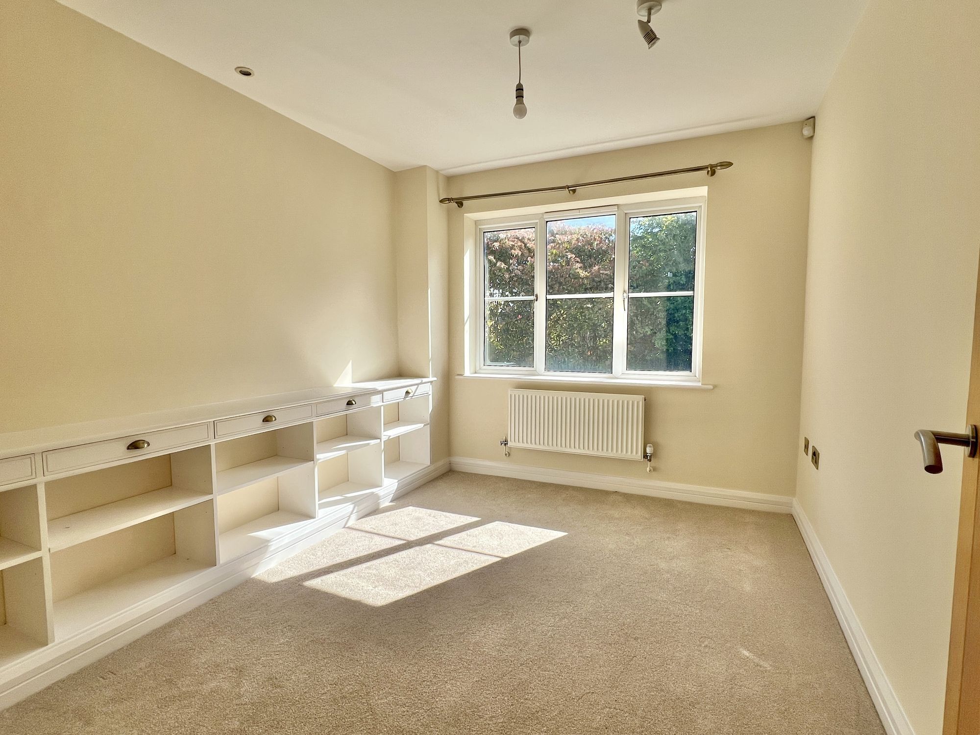 Richmond Green, Taunton - NO onward chain! Image 9