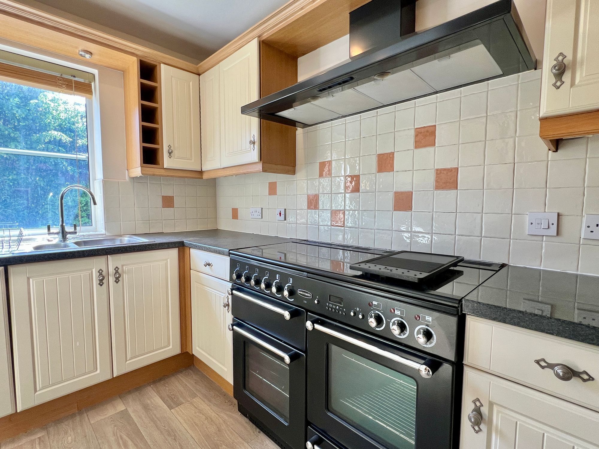 Richmond Green, Taunton - NO onward chain! Image 10