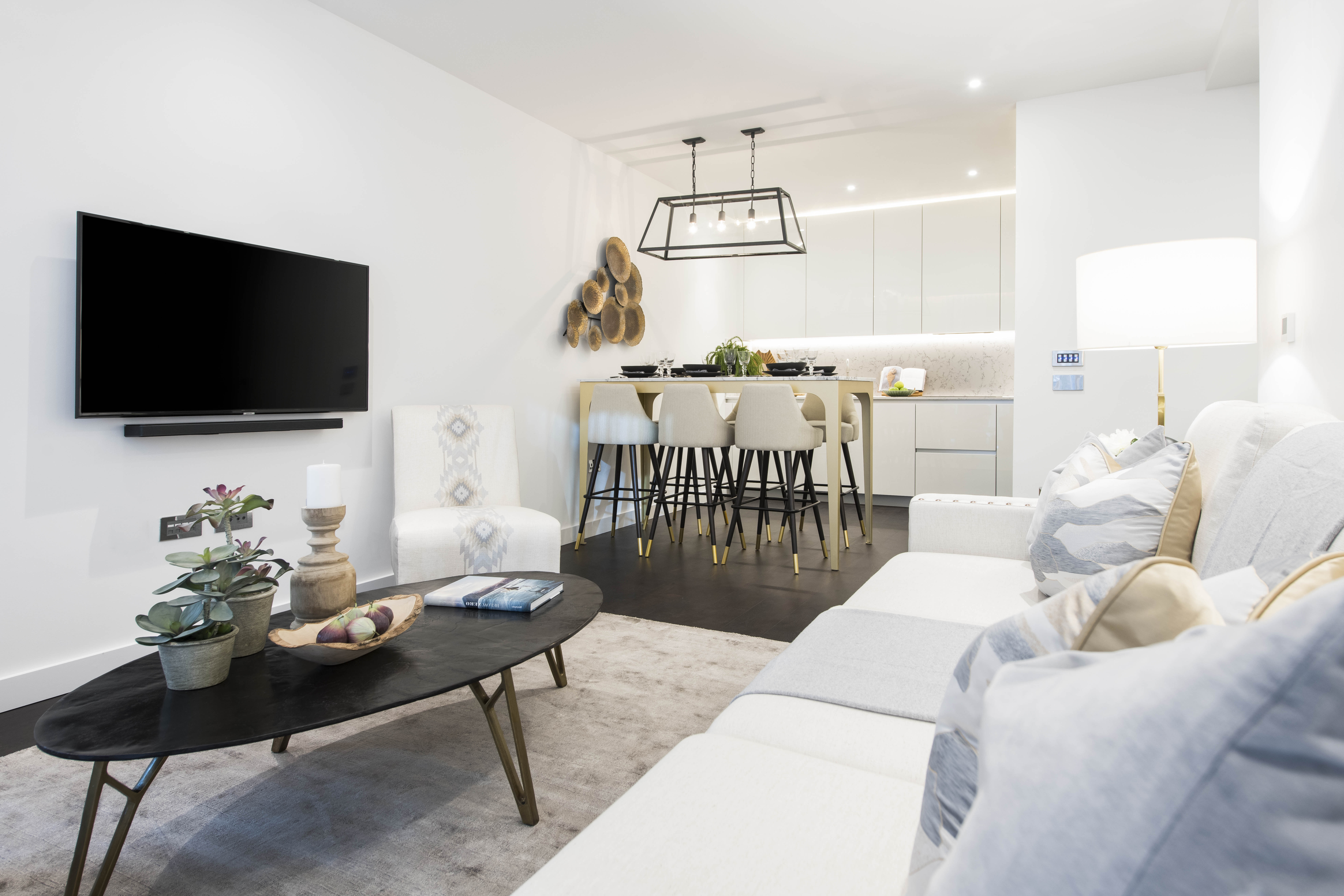 Luxury Two Bedroom Apartment To Let  SW11  Balcony & Concierge Image 1