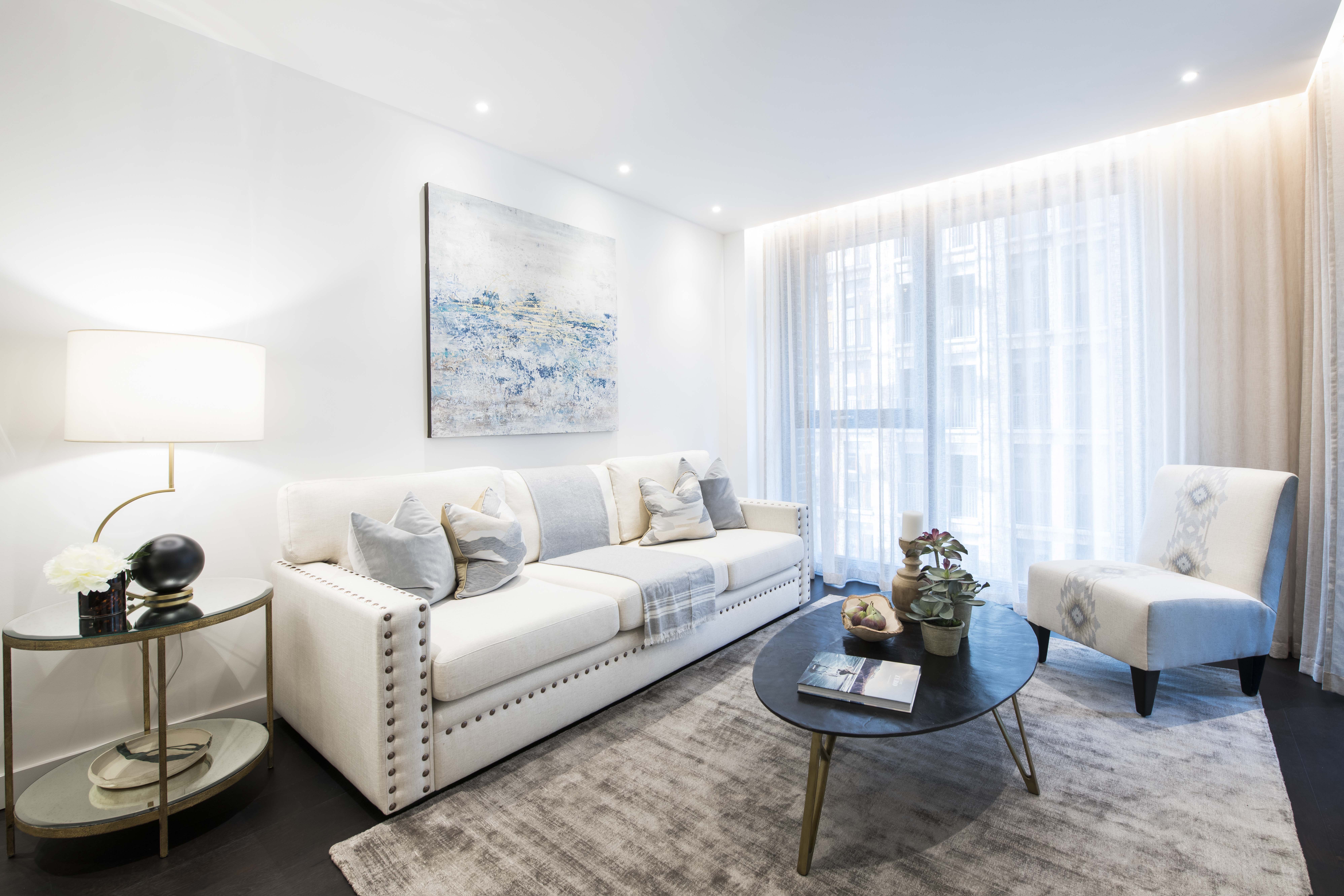 Luxury Two Bedroom Apartment To Let  SW11  Balcony & Concierge Image 2
