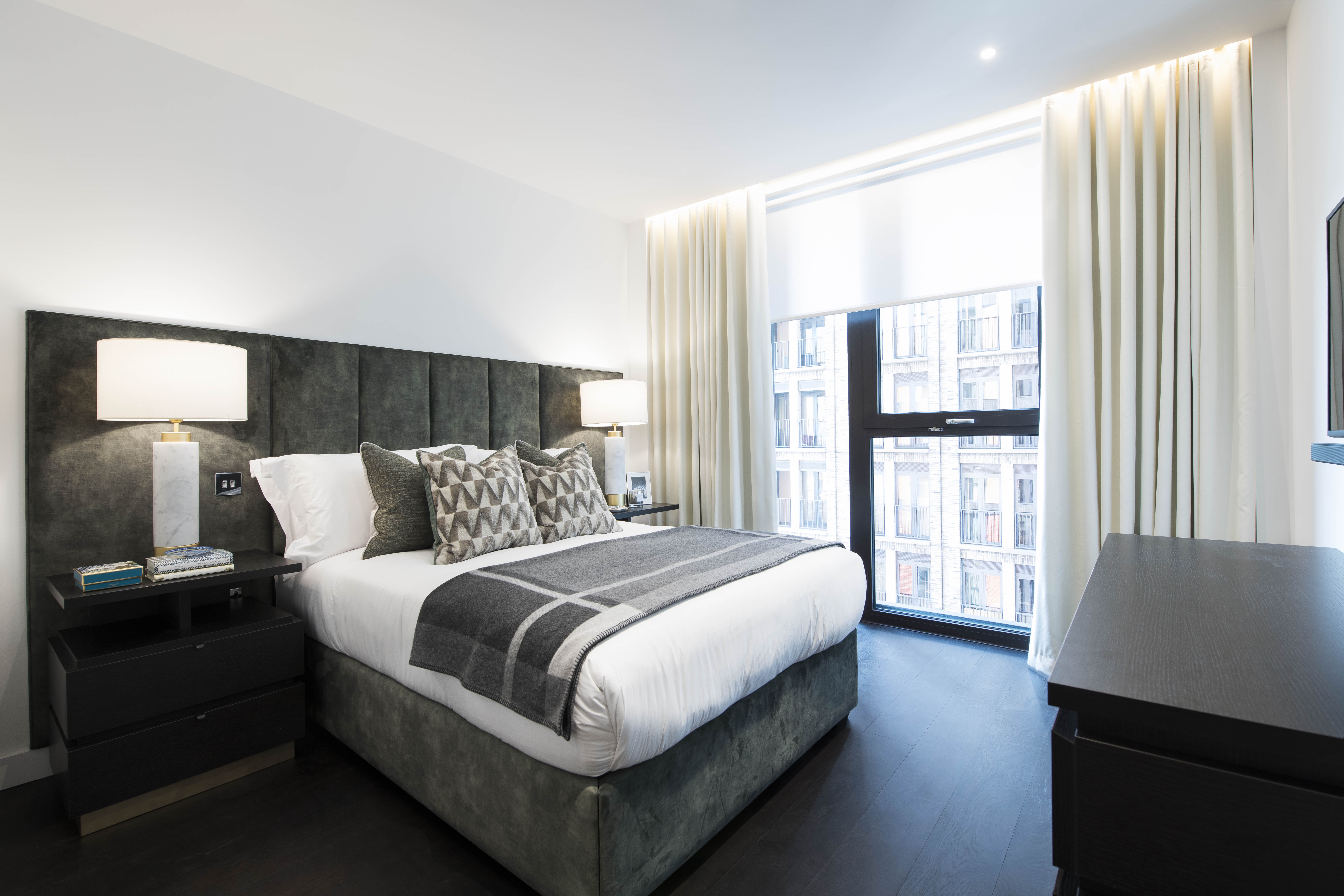 Luxury Two Bedroom Apartment To Let  SW11  Balcony & Concierge Image 6