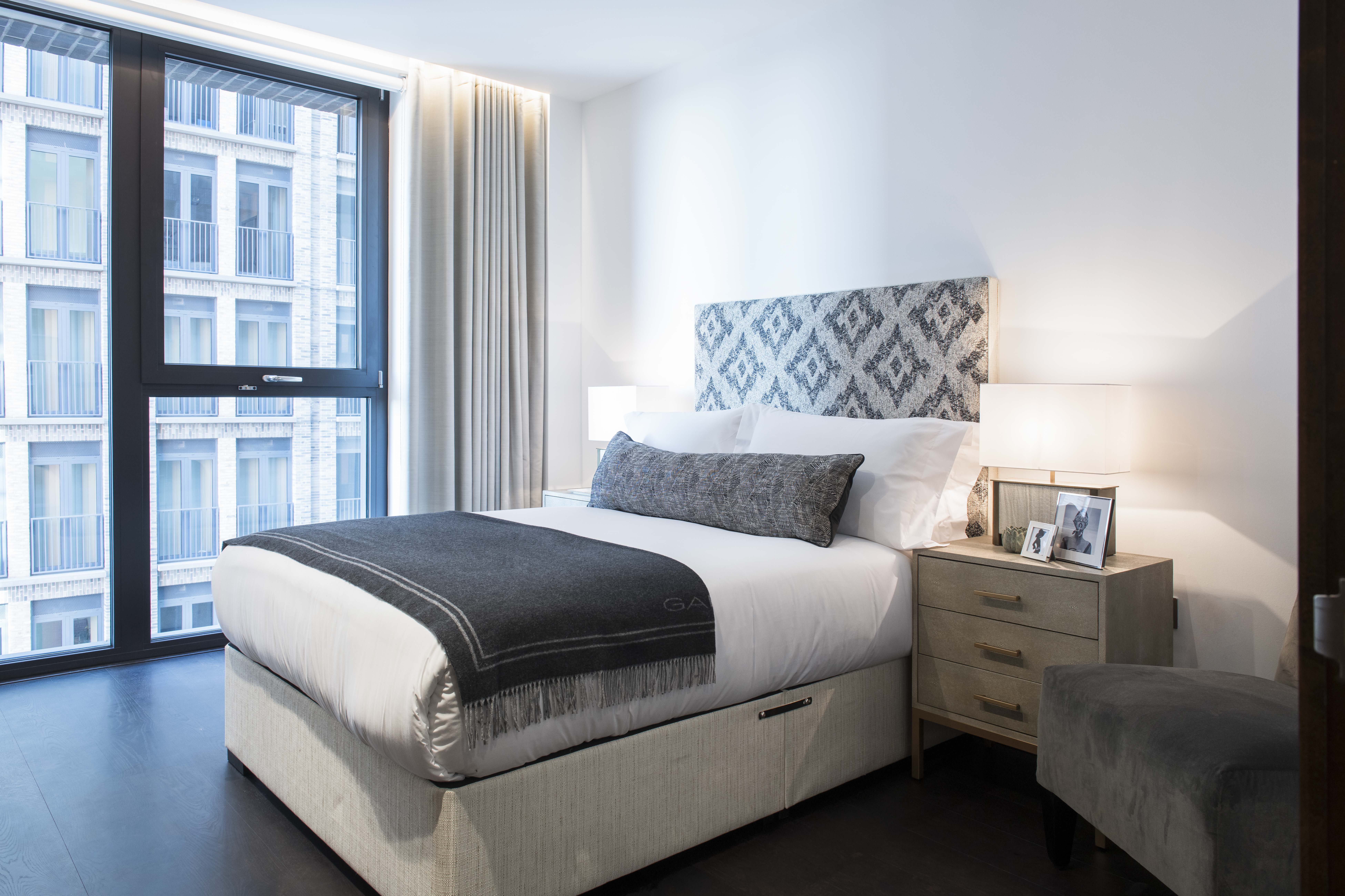 Luxury Two Bedroom Apartment To Let  SW11  Balcony & Concierge Image 8