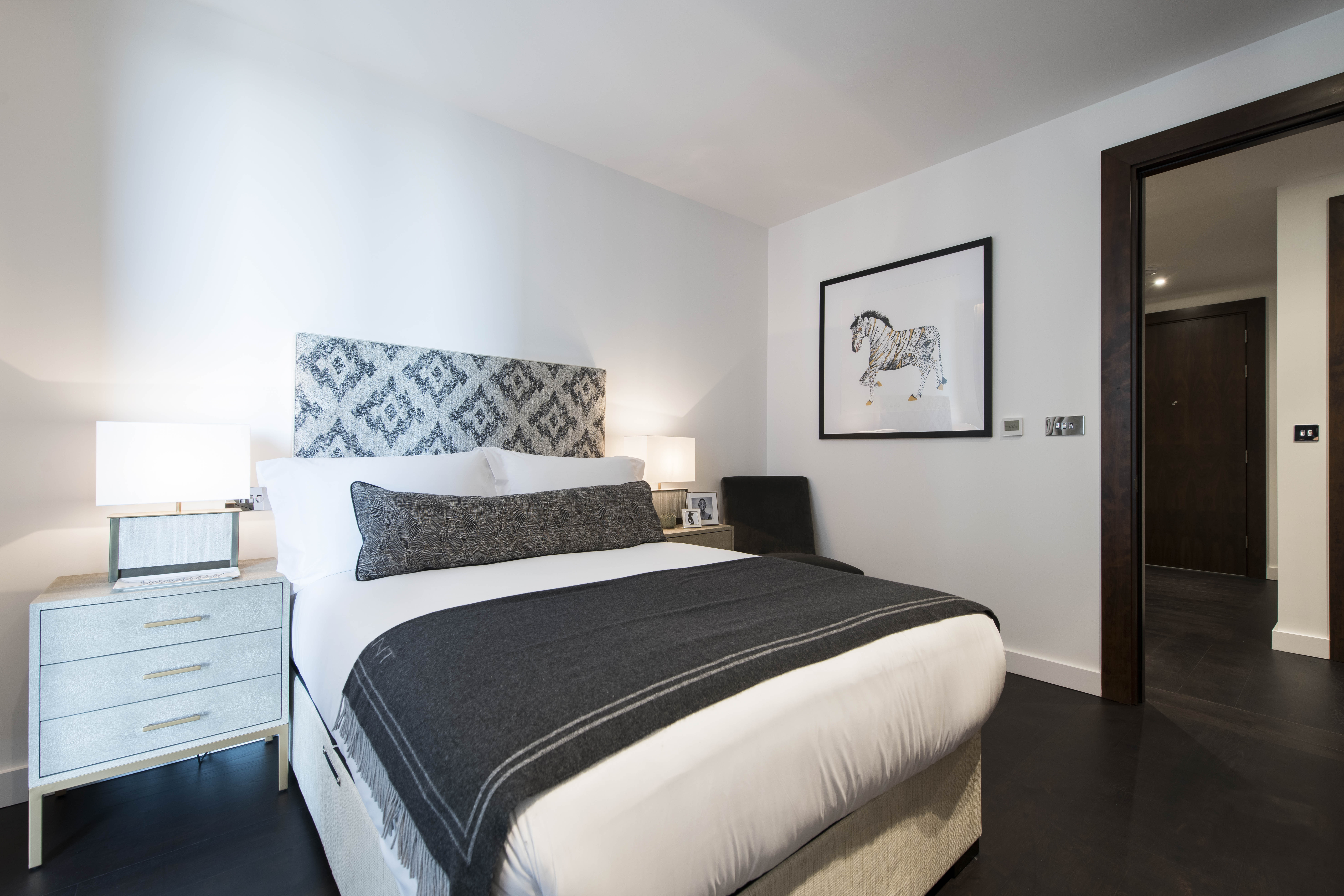 Luxury Two Bedroom Apartment To Let  SW11  Balcony & Concierge Image 9
