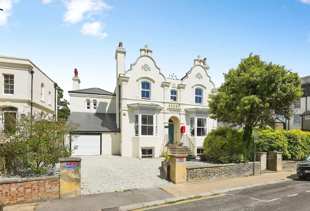Effingham Crescent, Dover, Kent, CT17