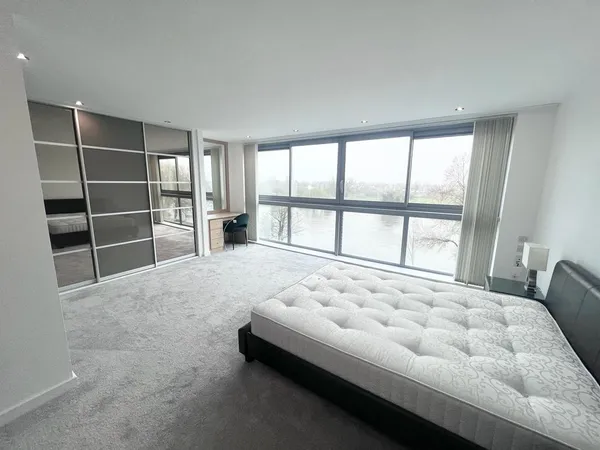 River Crescent, Waterside Way, NG2