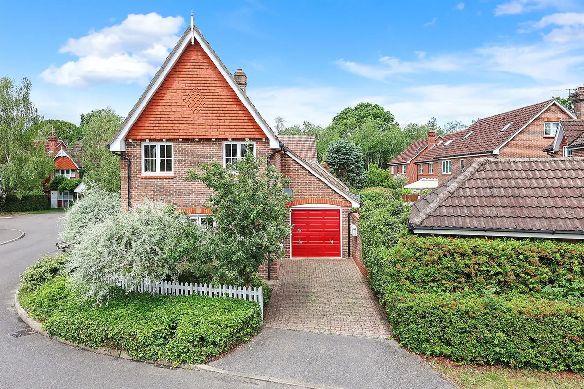 Furze Close, Horley, Surrey, RH6