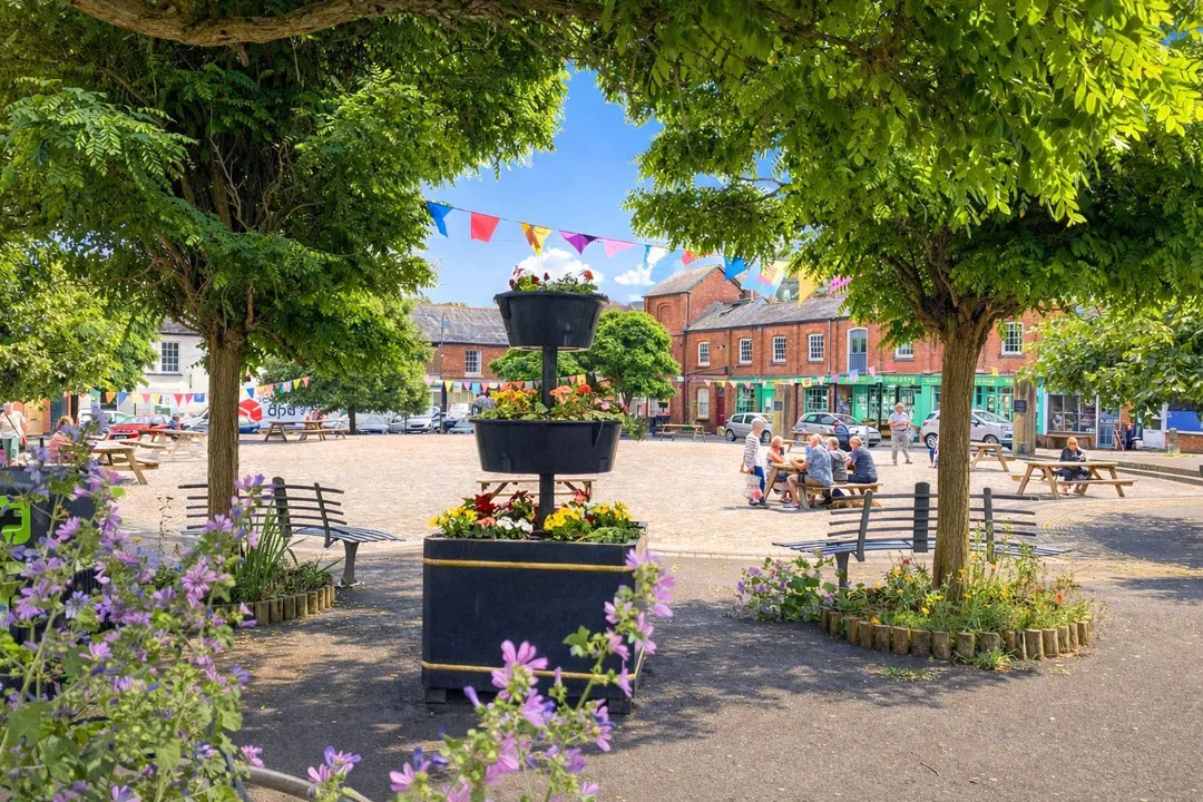 https://mr0.homeflow-assets.co.uk/files/photo/image/47516/8165/_x_/NEW250101_31.jpg