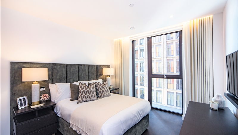 Luxury Two Bedroom Apartment To Let  SW11  Private Balcony Image 5
