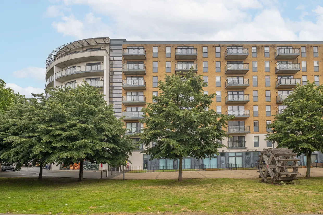 21 Durnsford Road, London, SW19 photo 2