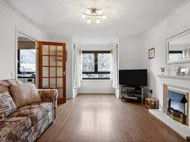 Cleddens Court, Bishopbriggs, Glasgow thumb 3