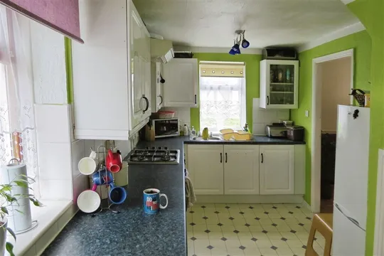 Ffordd Ganol, BRIDGEND, CF31