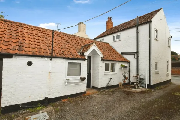 High Street, Marton, GAINSBOROUGH, DN...