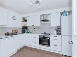 Park Hill Drive, Leicester thumb 2
